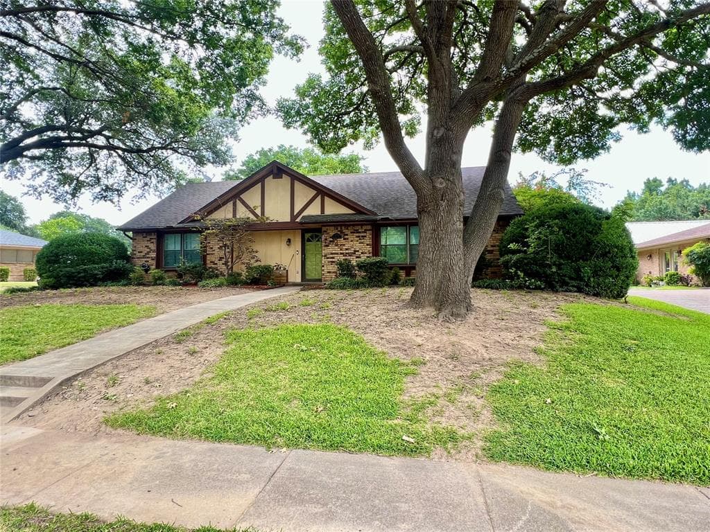 3522 University Dr