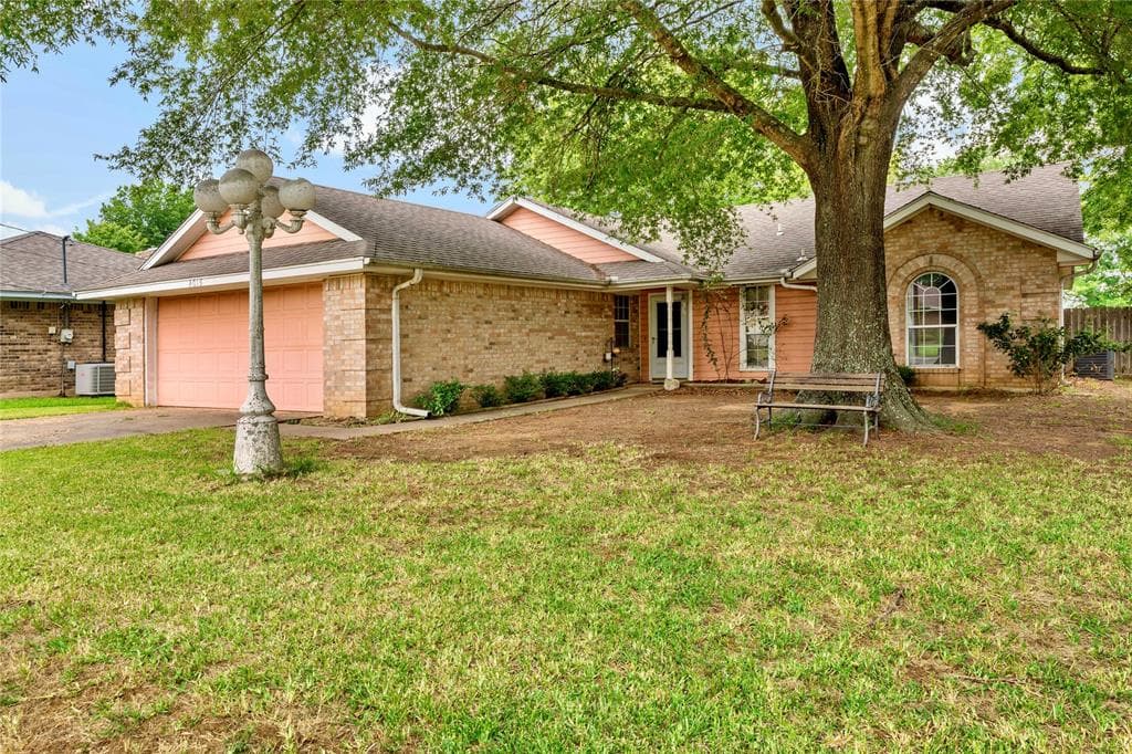 4015 Castlegate Dr