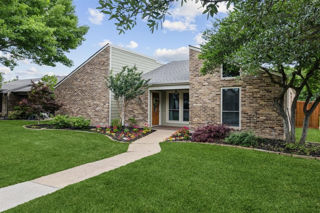 4219 Lawngate Dr