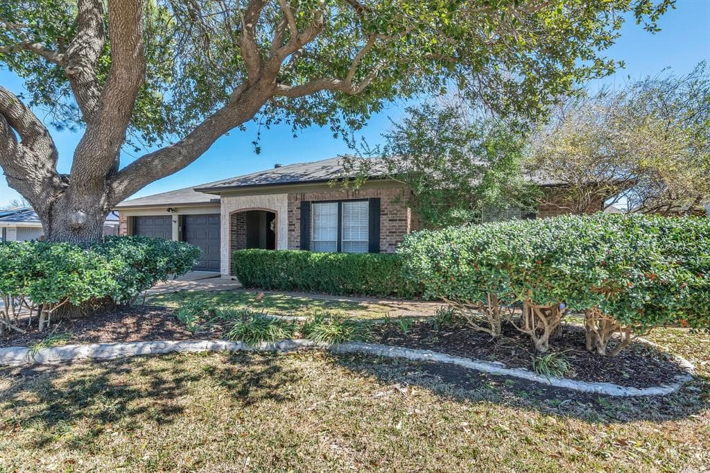 7416 Forrest Ln