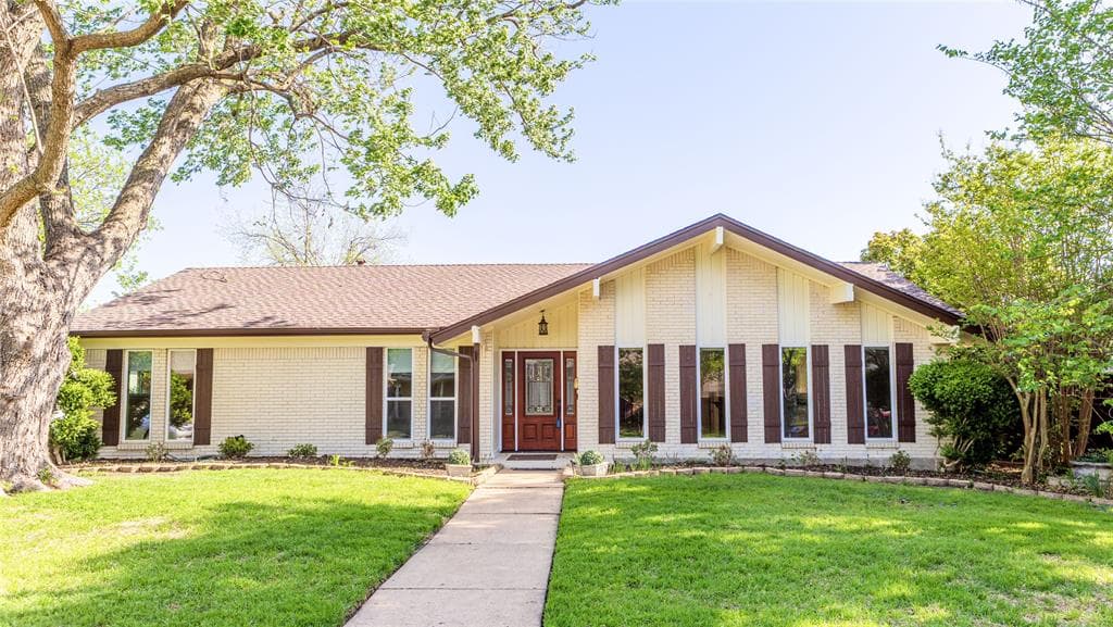 921 Sandalwood Ave