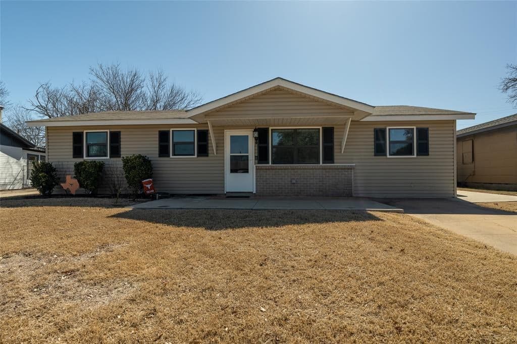 203 Loch Lomond Dr