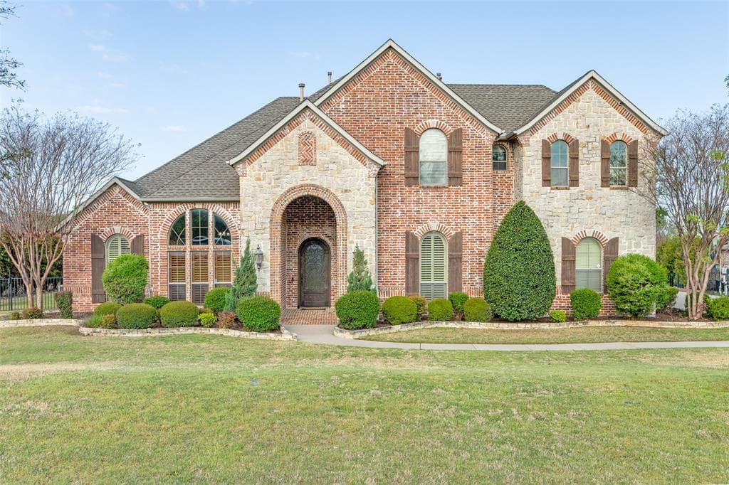 3205 Twin Lakes Dr