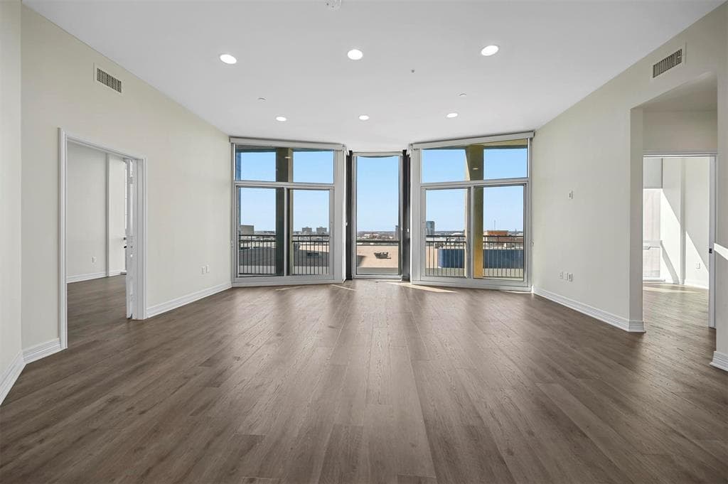 500 Throckmorton St Apt 807