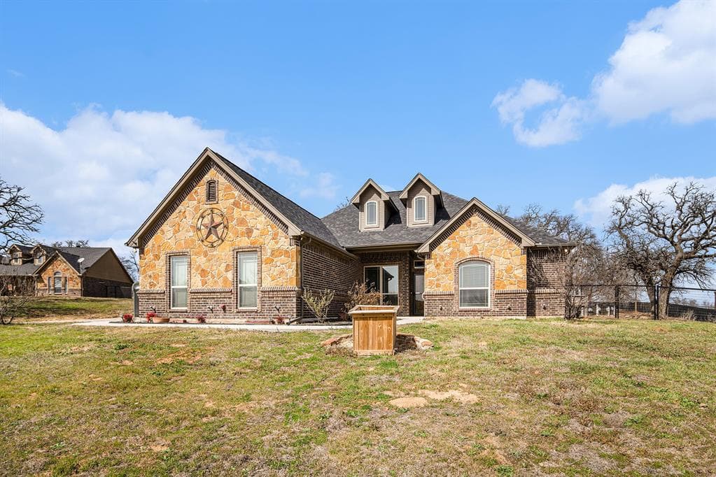 136 Clara Lee Ln
