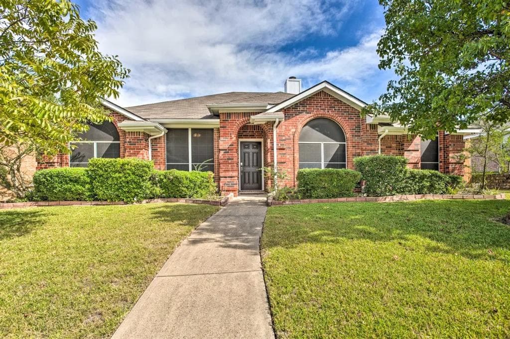 2416 Buck Dr