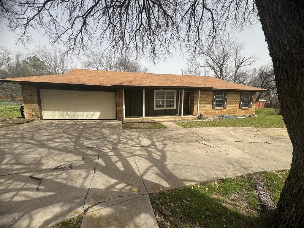 104 Hickory Ln