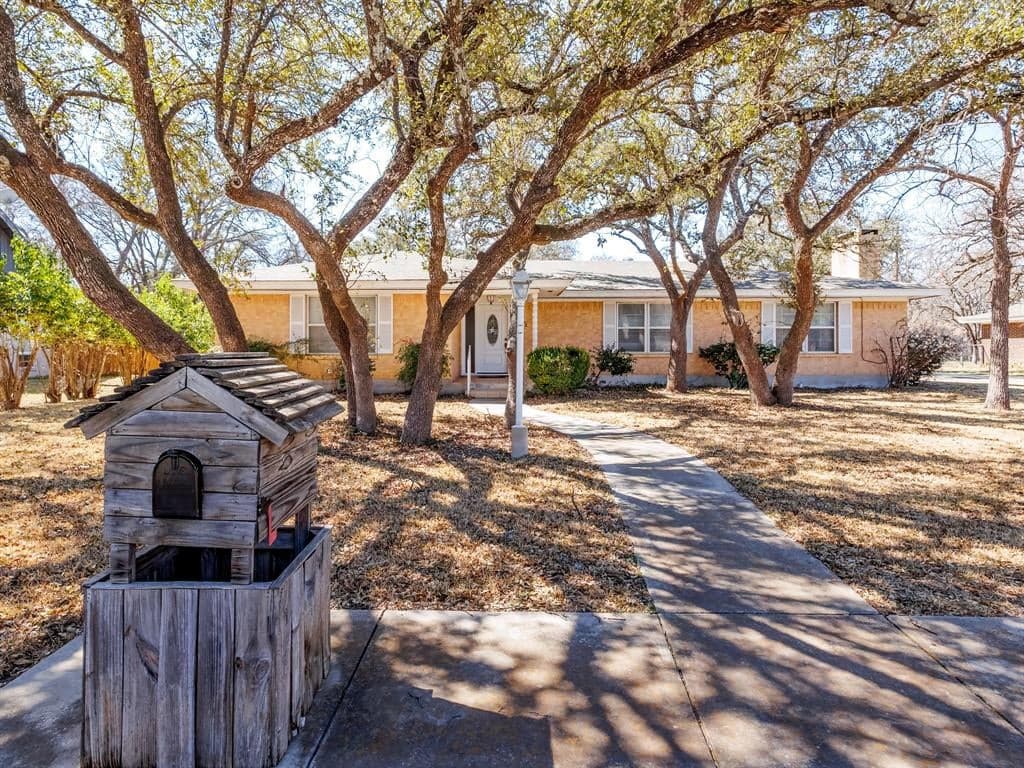 4111 Glenwood Dr