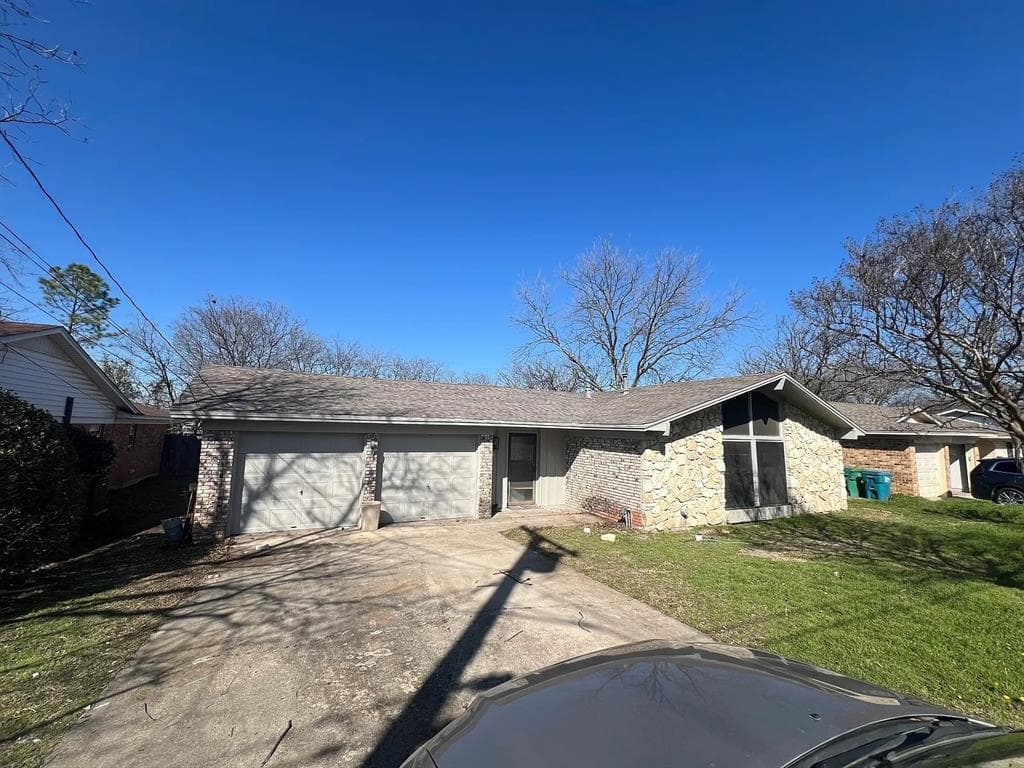 813 E Windsor Dr