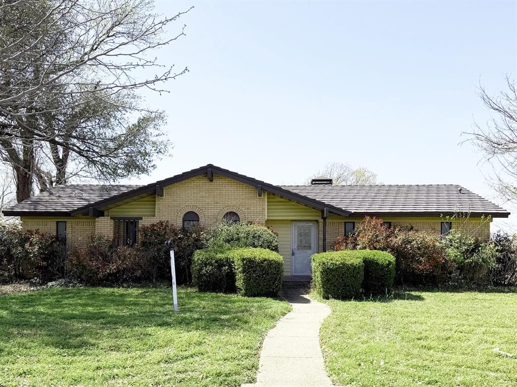 1002 Carleton Dr