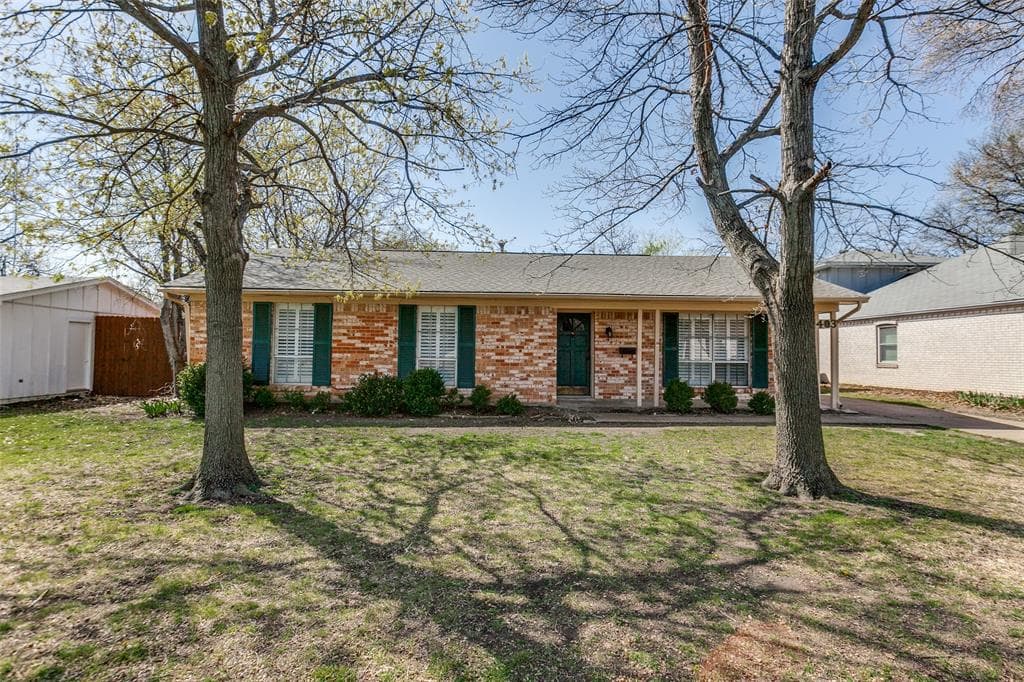 403 Lowell Ln