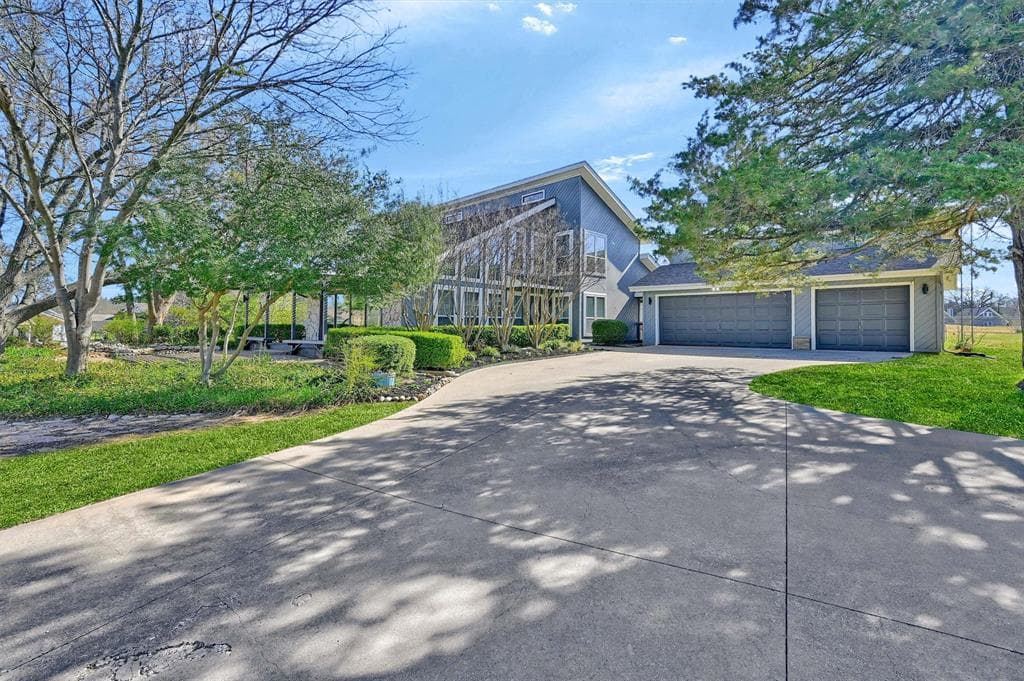 525 Kiowa Dr E