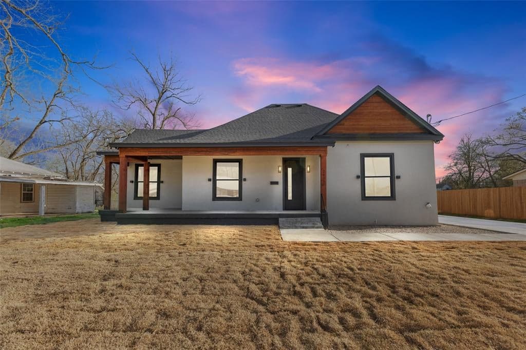 2405 W Austin St