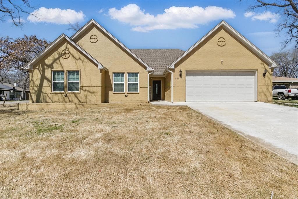1612 Tanglewood Dr