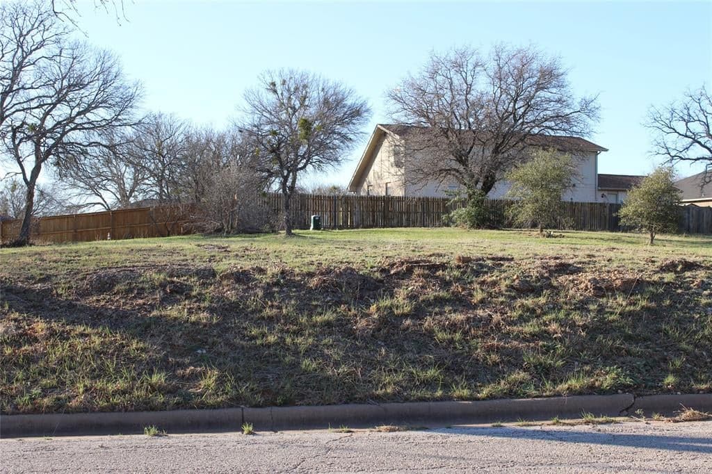 1708 Hillcrest Dr