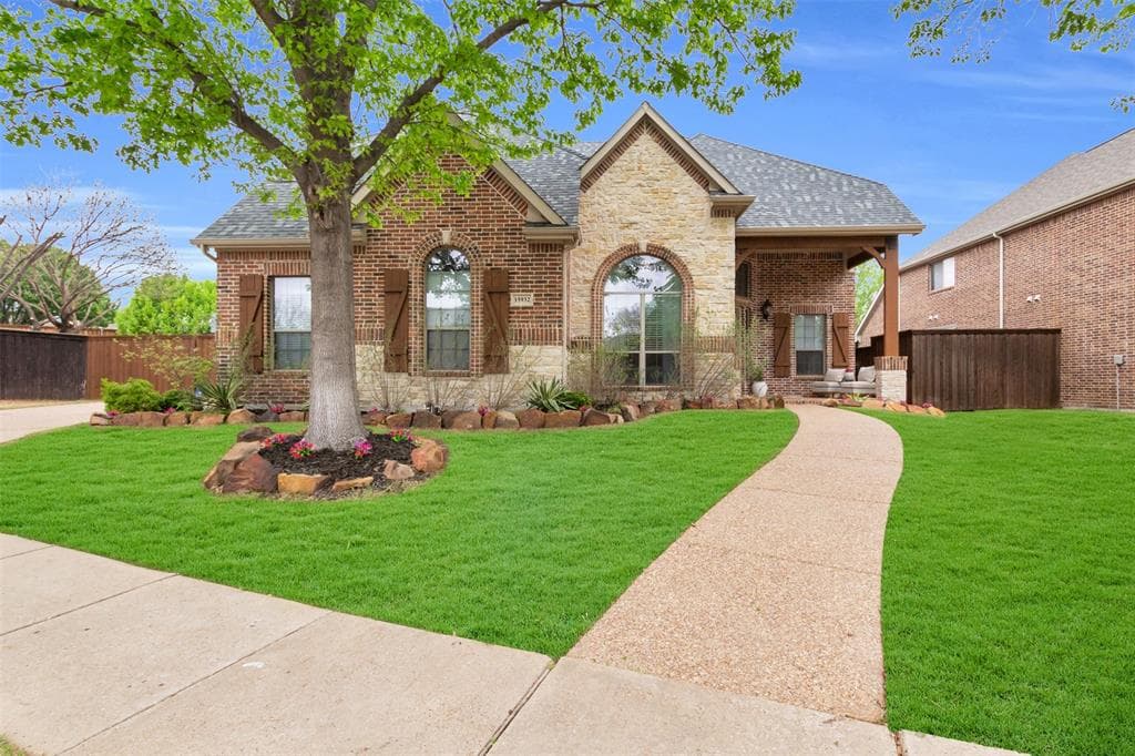 15932 Christopher Ln