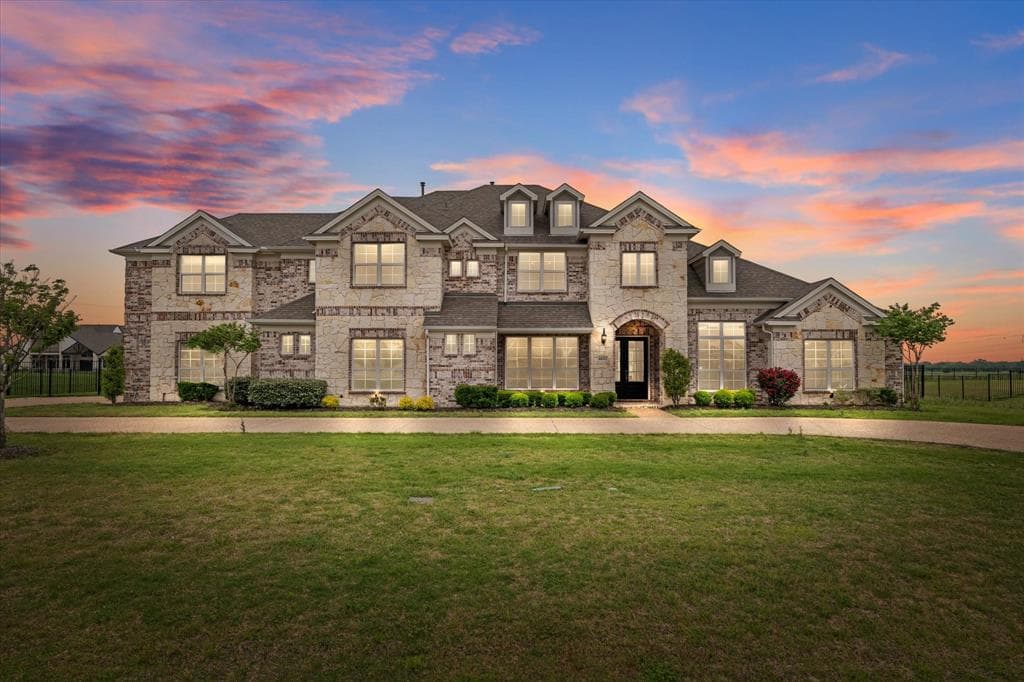 4602 Whitestone Dr
