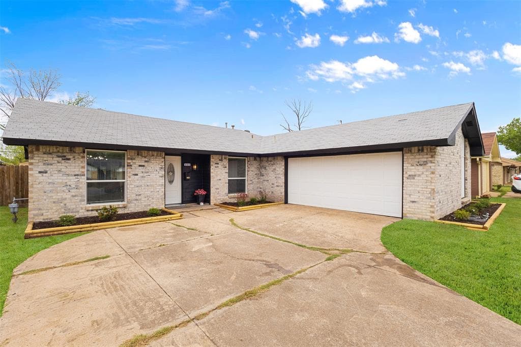 402 W Grenoble Dr