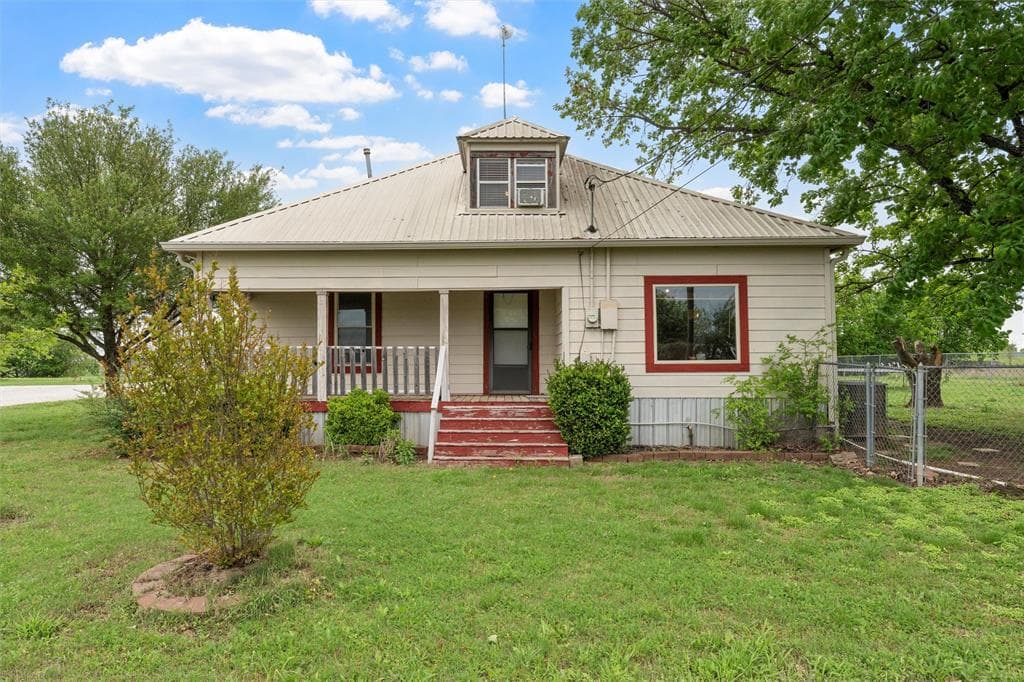 320 N Lincoln