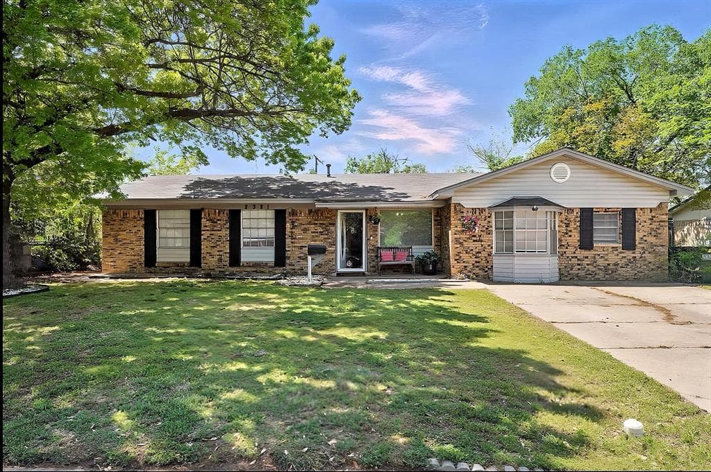 2321 Arcady Ln