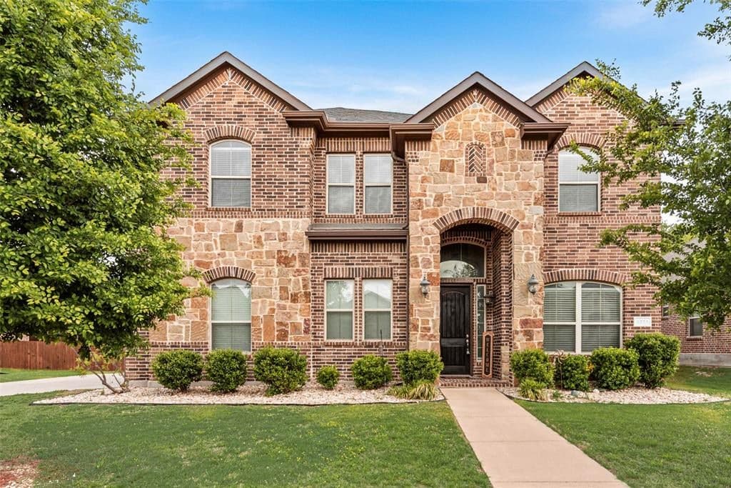 3221 Burgundy Ln