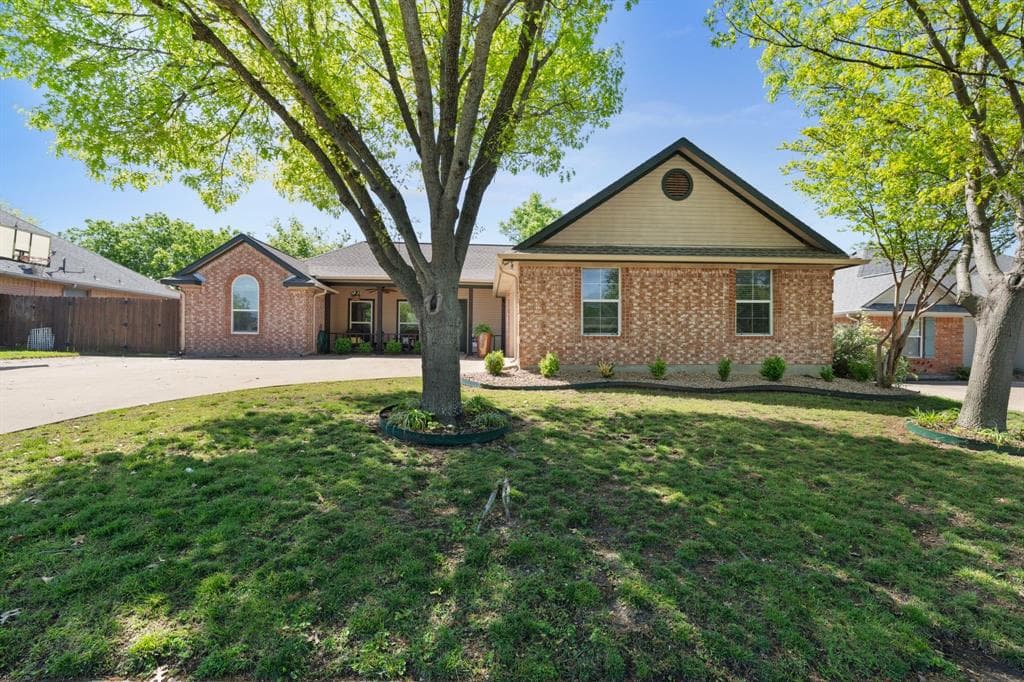 1301 Louise Ln