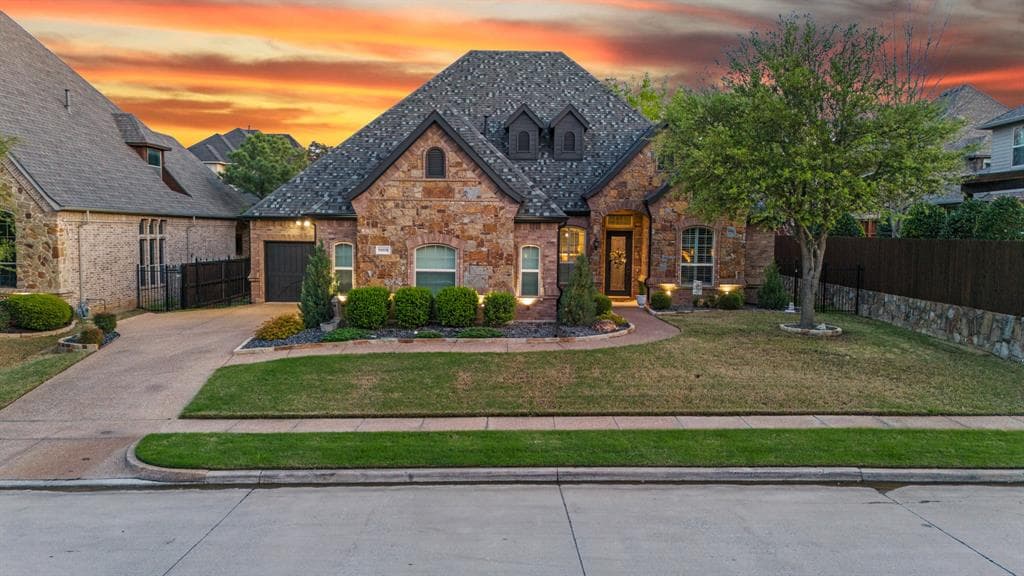 9008 Cedar Bluffs Dr