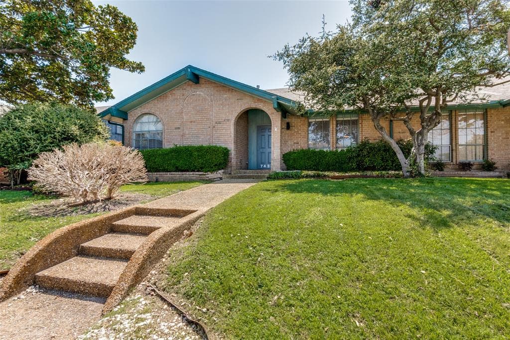 7434 Woodthrush Dr