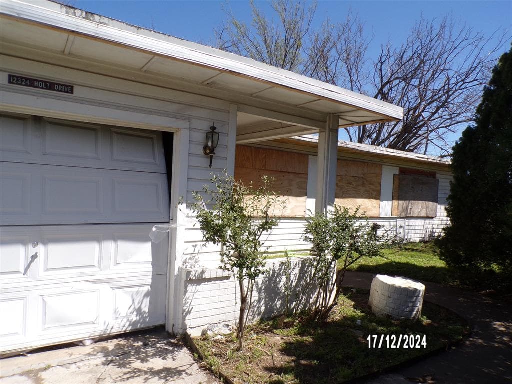12324 Holt Dr