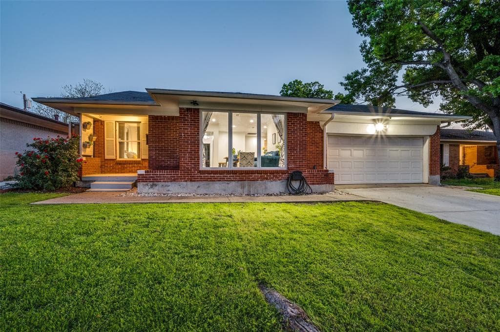 2912 Bay Oaks Dr