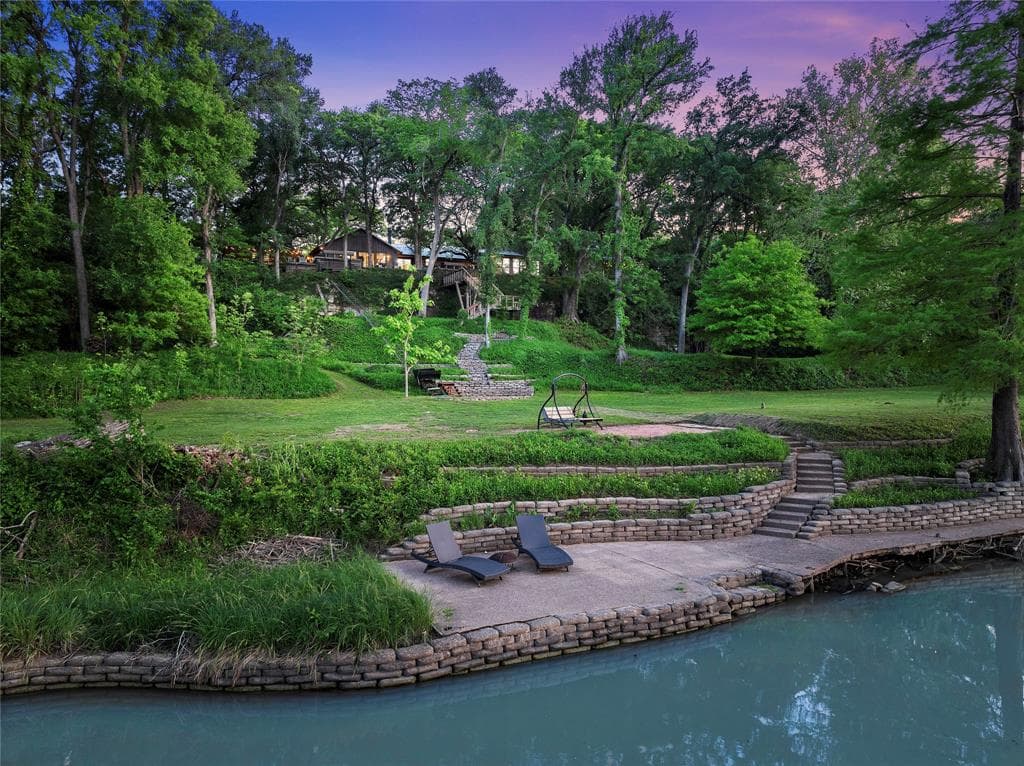341 River Ln