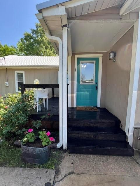 5628 Farm Road 1537