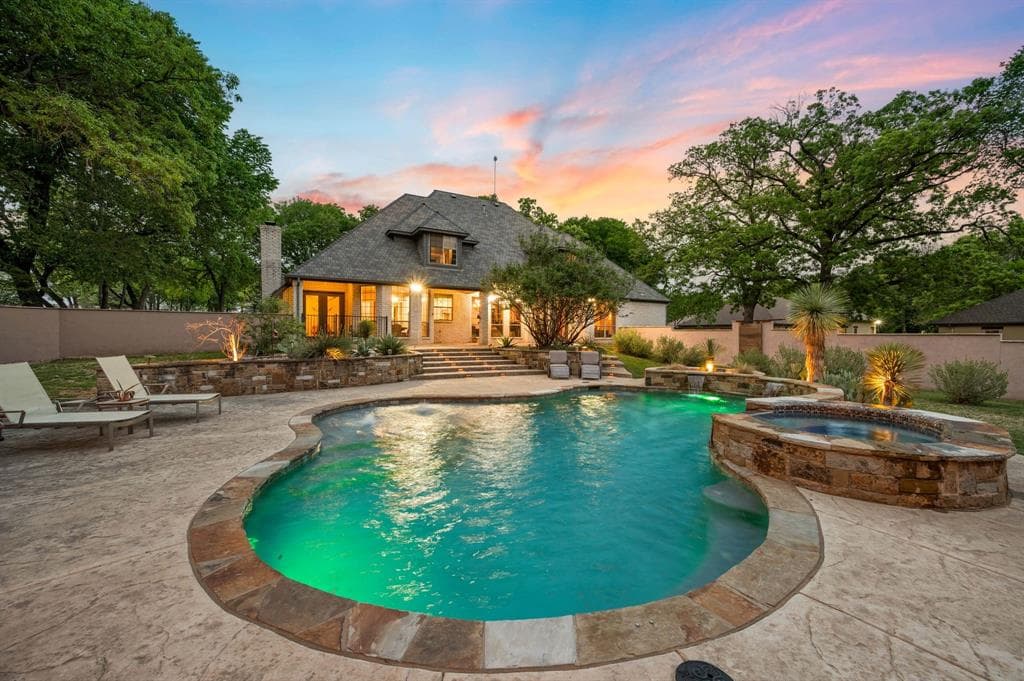 387 Cattlebaron Parc Dr