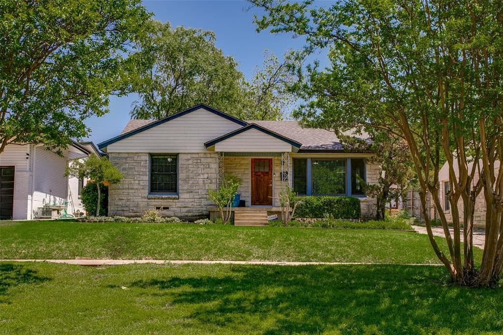2126 Elmwood Blvd