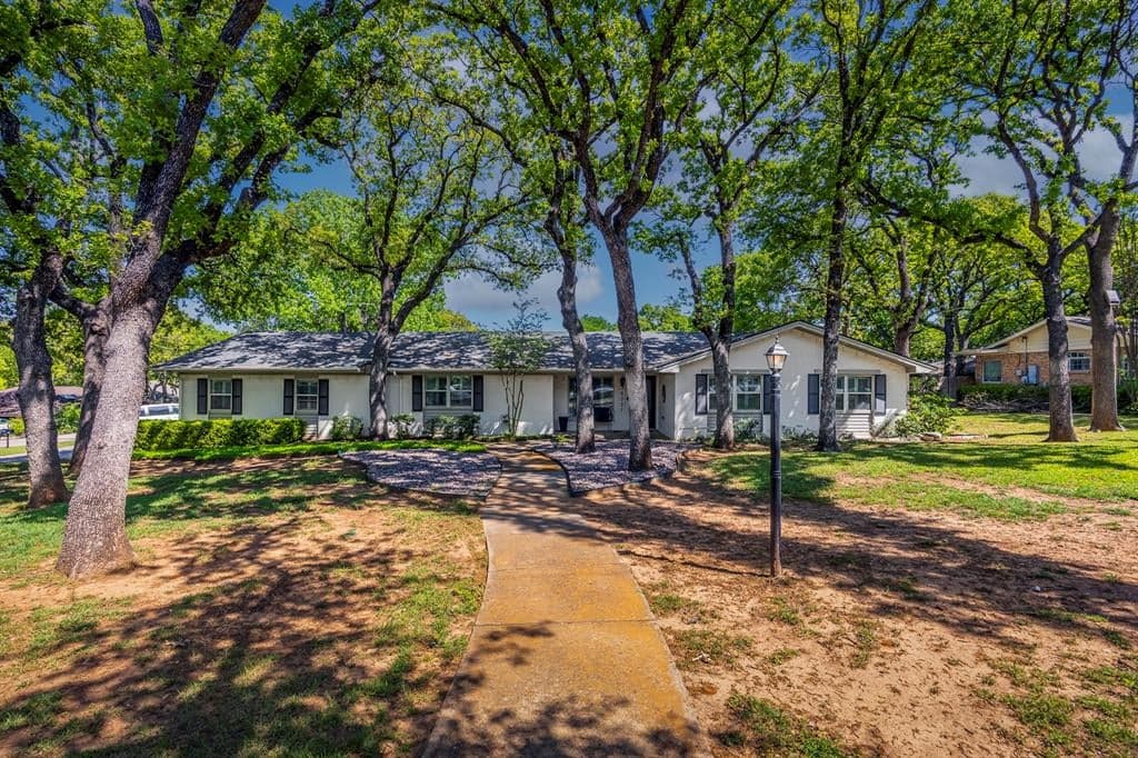 6007 Shorewood Dr