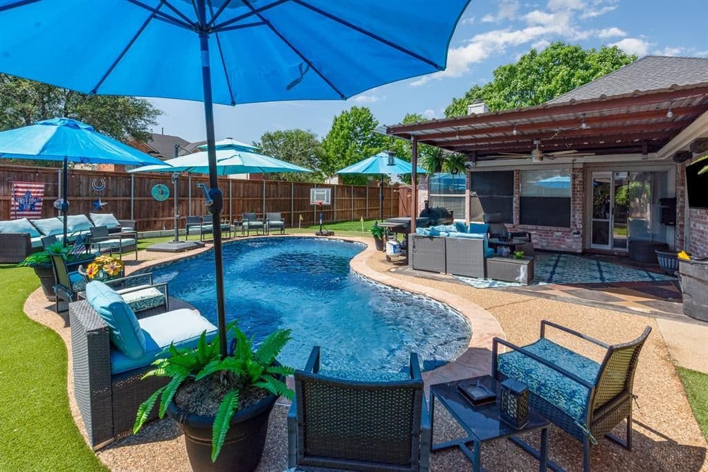 1105 Christopher Ln
