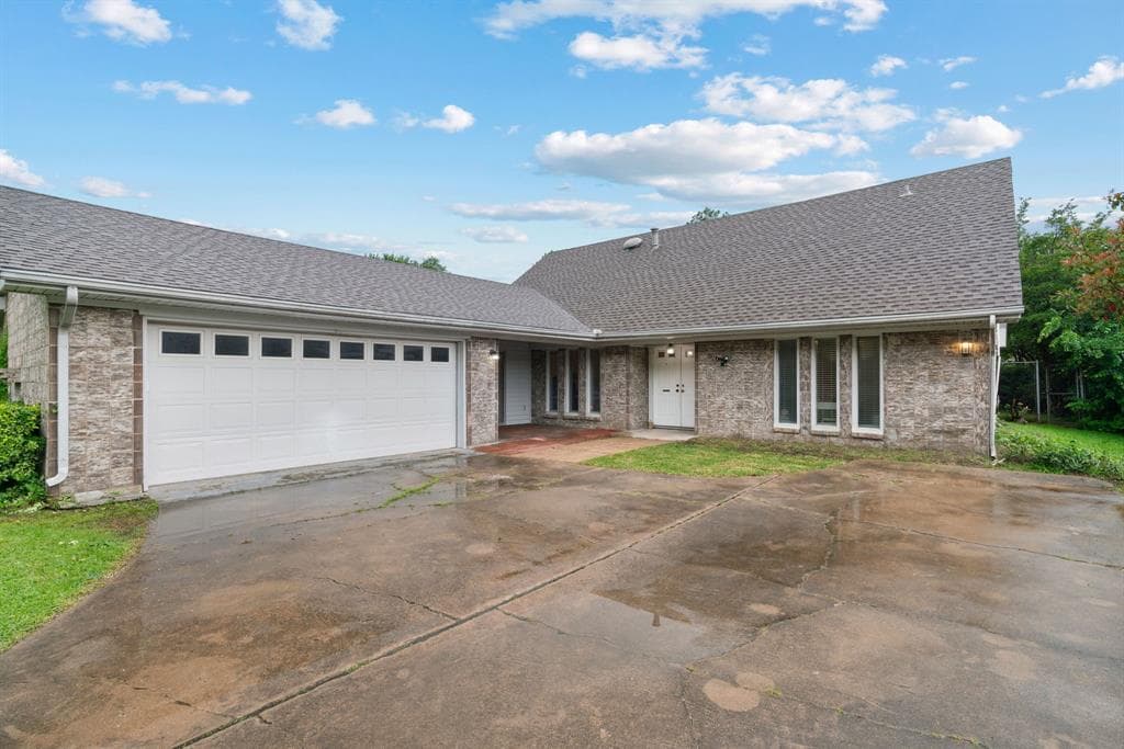 6409 Buena Vista Dr