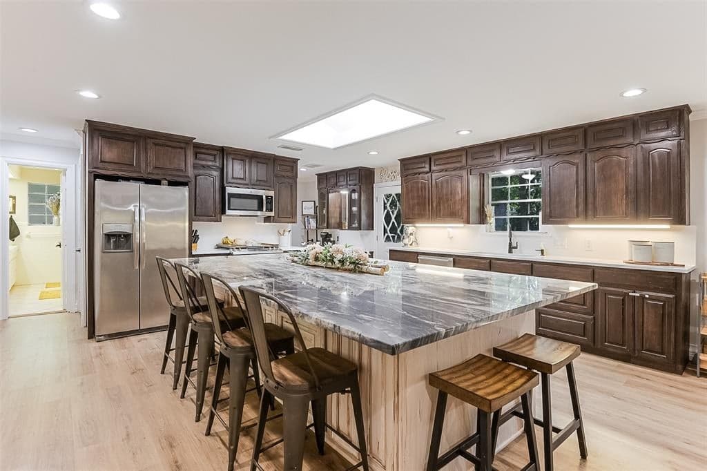 150 Red Oak Ln