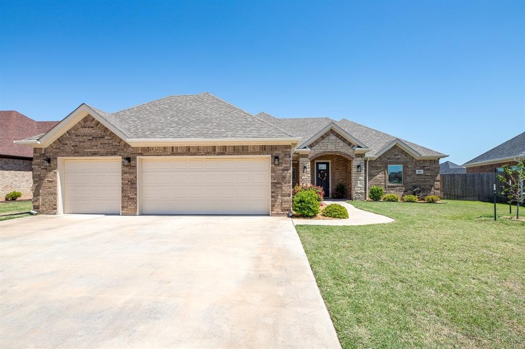 4811 Saddleback Ln
