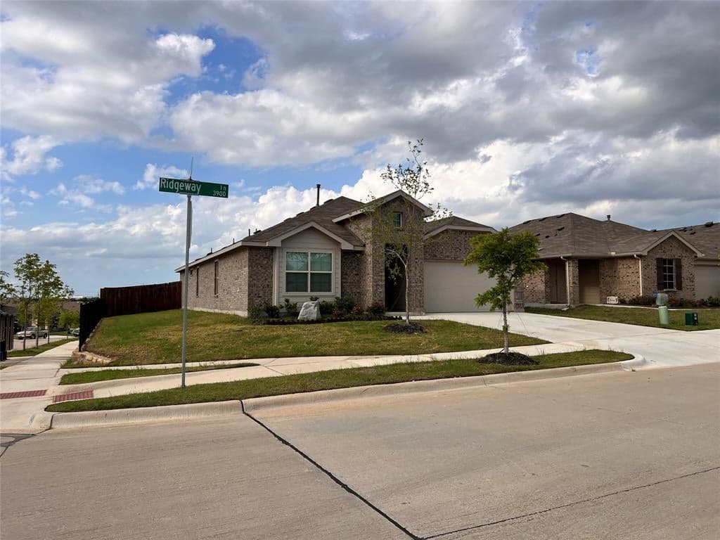 3916 Ridgeway Ln