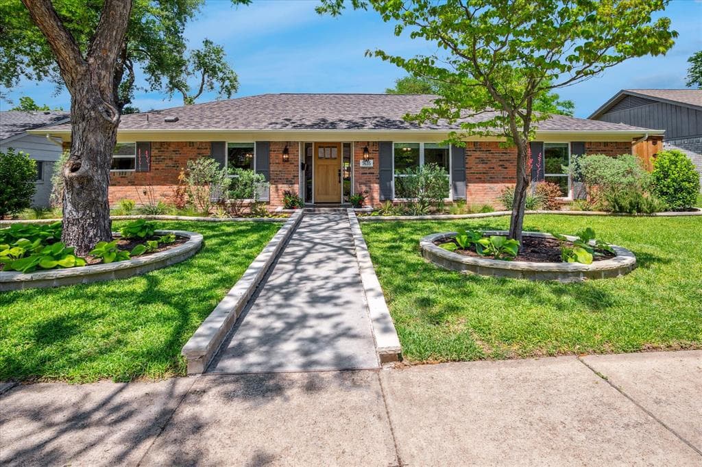 7635 Querida Ln