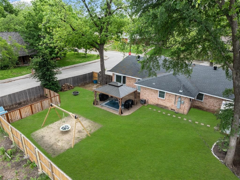 2009 Greenbriar Ln