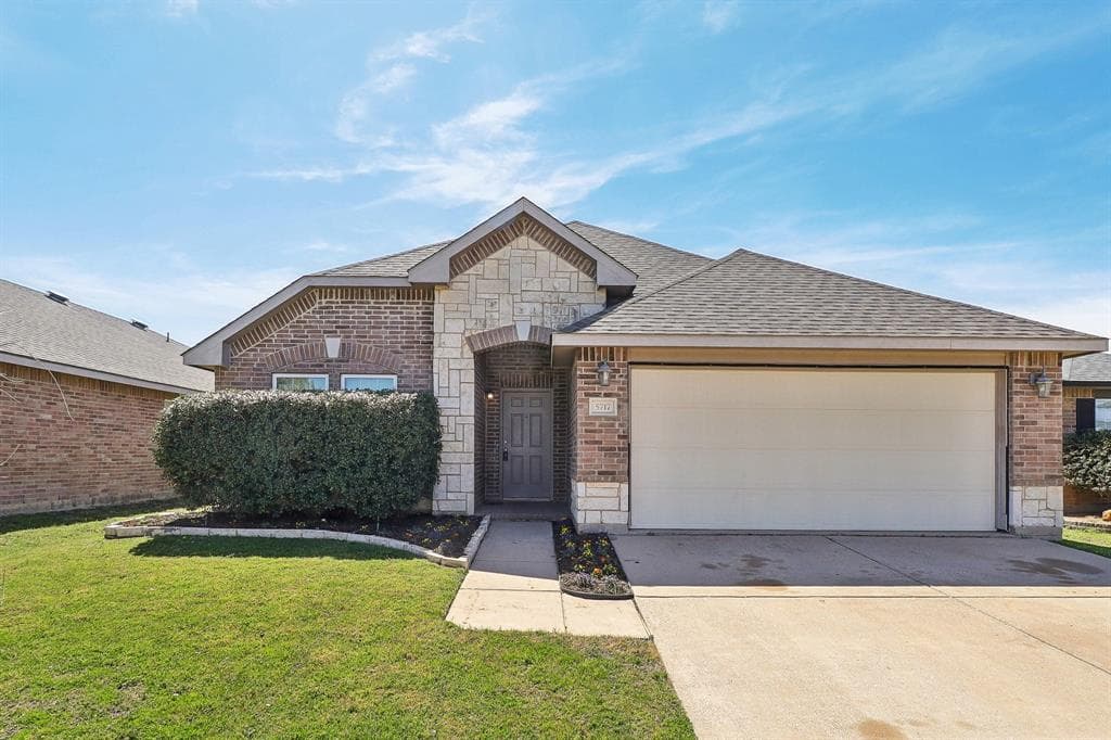 5717 Talons Crest Cir