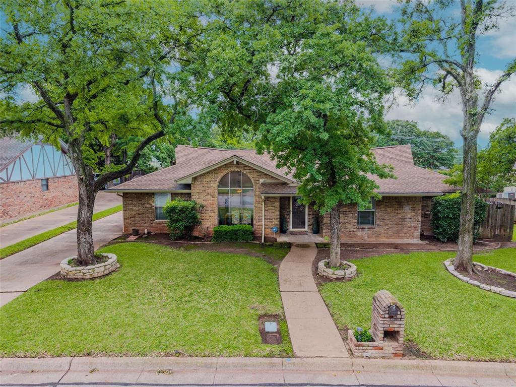 1720 Prestonwood Dr