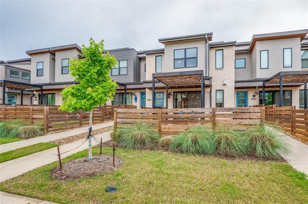 824 Emerling Dr