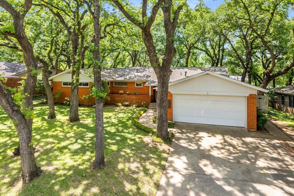 1108 Sherwood Dr