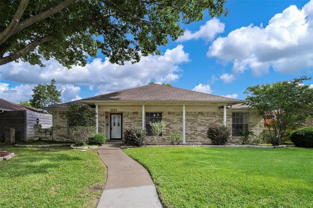 1111 Lupine Dr