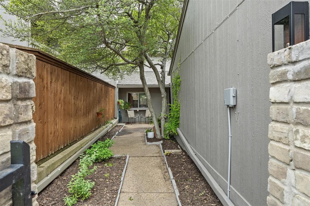 10607 Hillpoint Dr