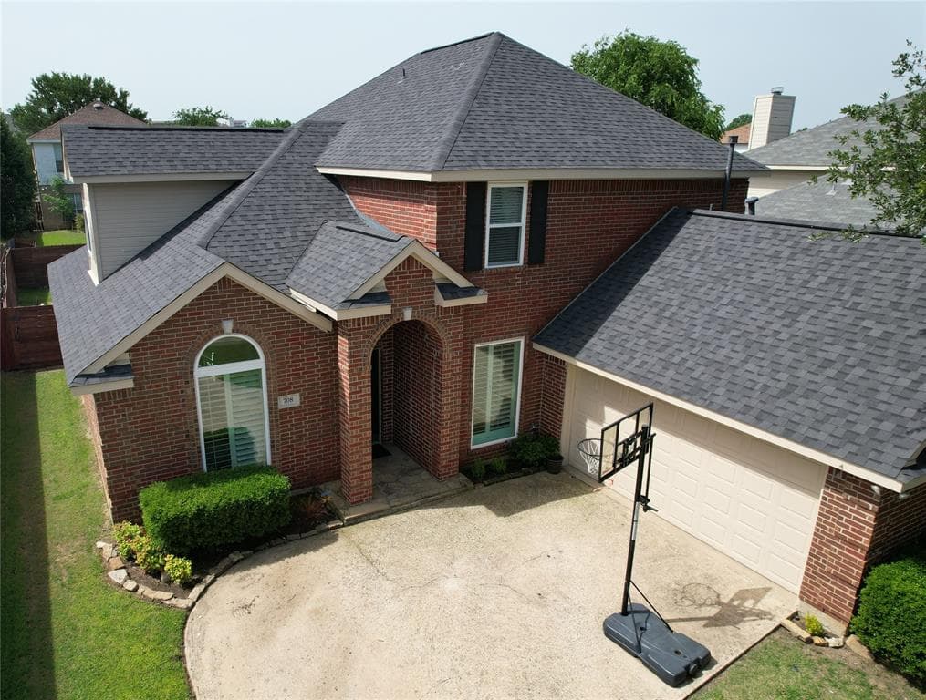 708 W Lonesome Dove Trl