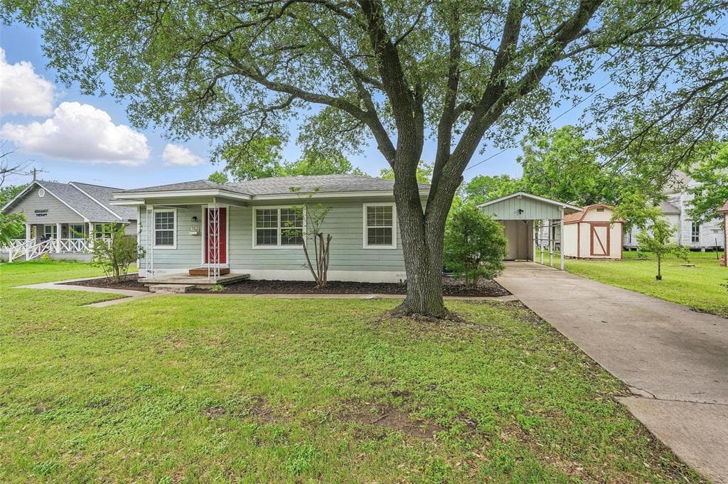 112 W Hackberry Ln